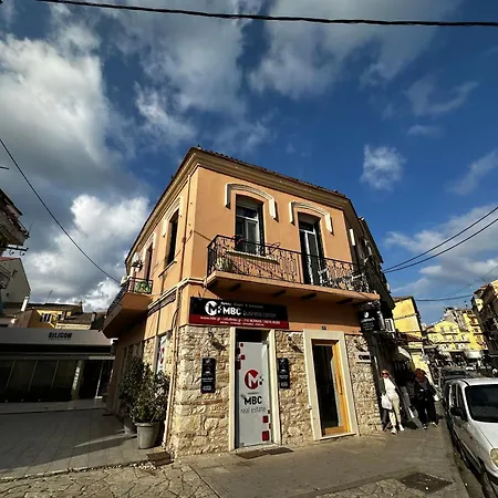 Travelers Luxury Suites, & Appartement