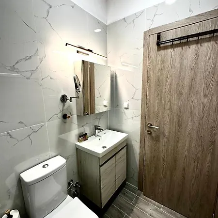 Apartament Travelers Luxury Suites, & *
