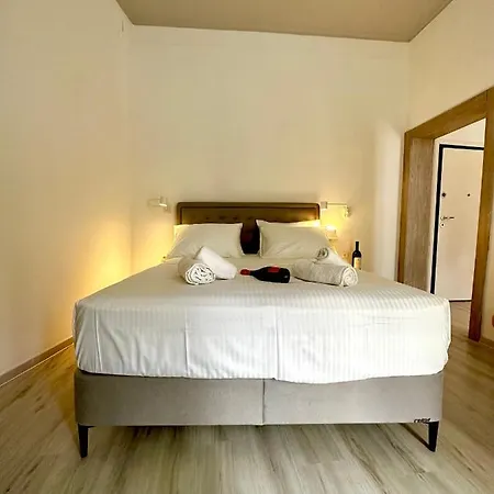 Travelers Luxury Suites, & Apartament *
