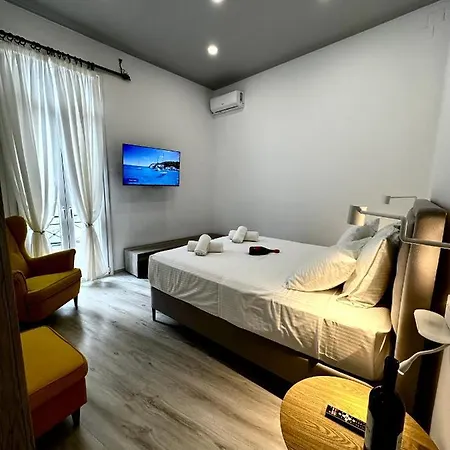 Apartament Travelers Luxury Suites, & *