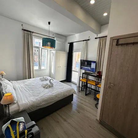 Travelers Luxury Suites, & Apartament Corfu (city)