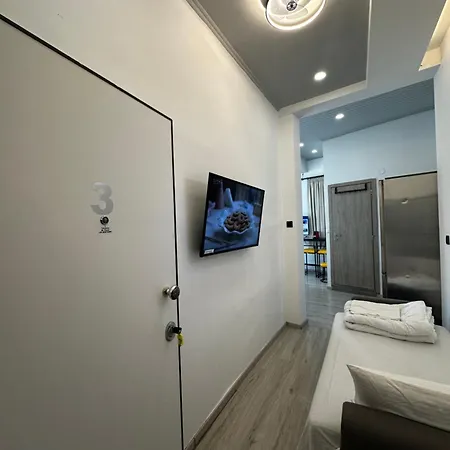 Apartament Travelers Luxury Suites, & *