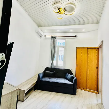 Travelers Luxury Suites, & Apartament *