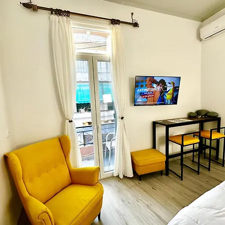 Travelers Luxury Suites, & Apartament *