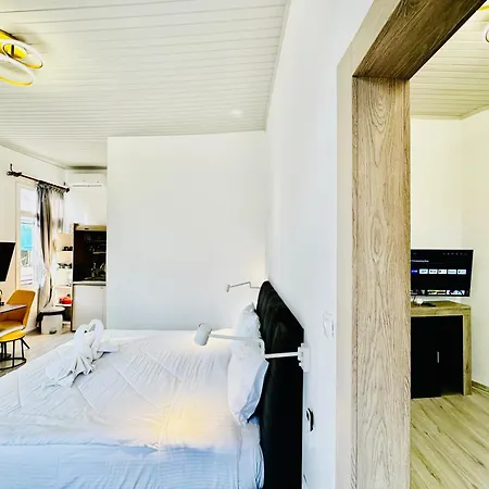 Travelers Luxury Suites, & Apartament Corfu (city)