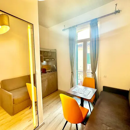 Apartament Travelers Luxury Suites, & *