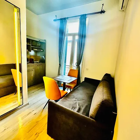 Apartament Travelers Luxury Suites, & *