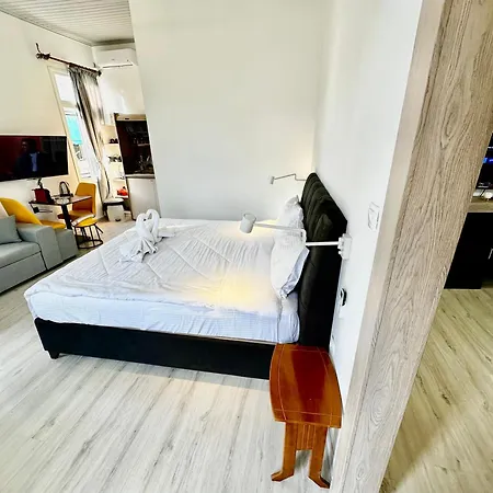 Apartament Travelers Luxury Suites, & *