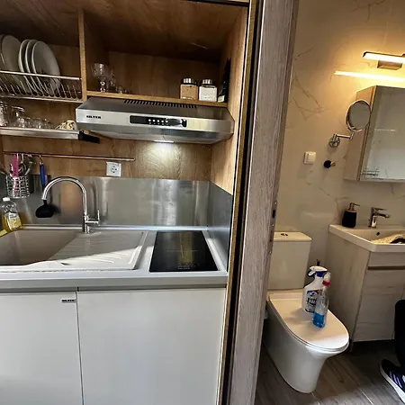 Travelers Luxury Suites, & Apartament *