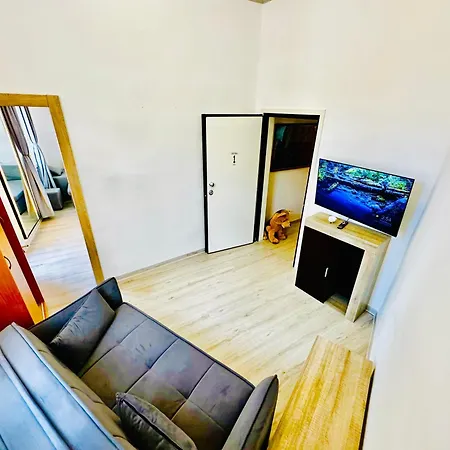 Travelers Luxury Suites, & Apartament *