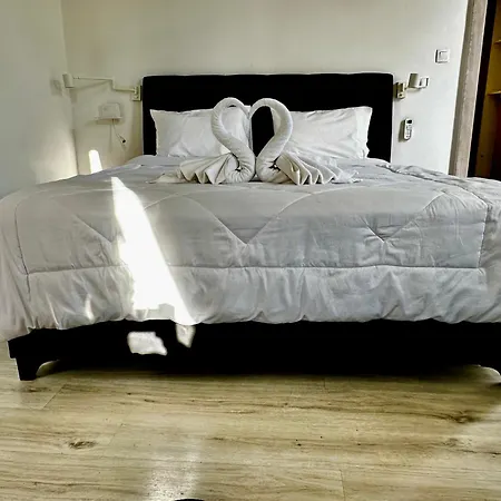 Apartament Travelers Luxury Suites, & *